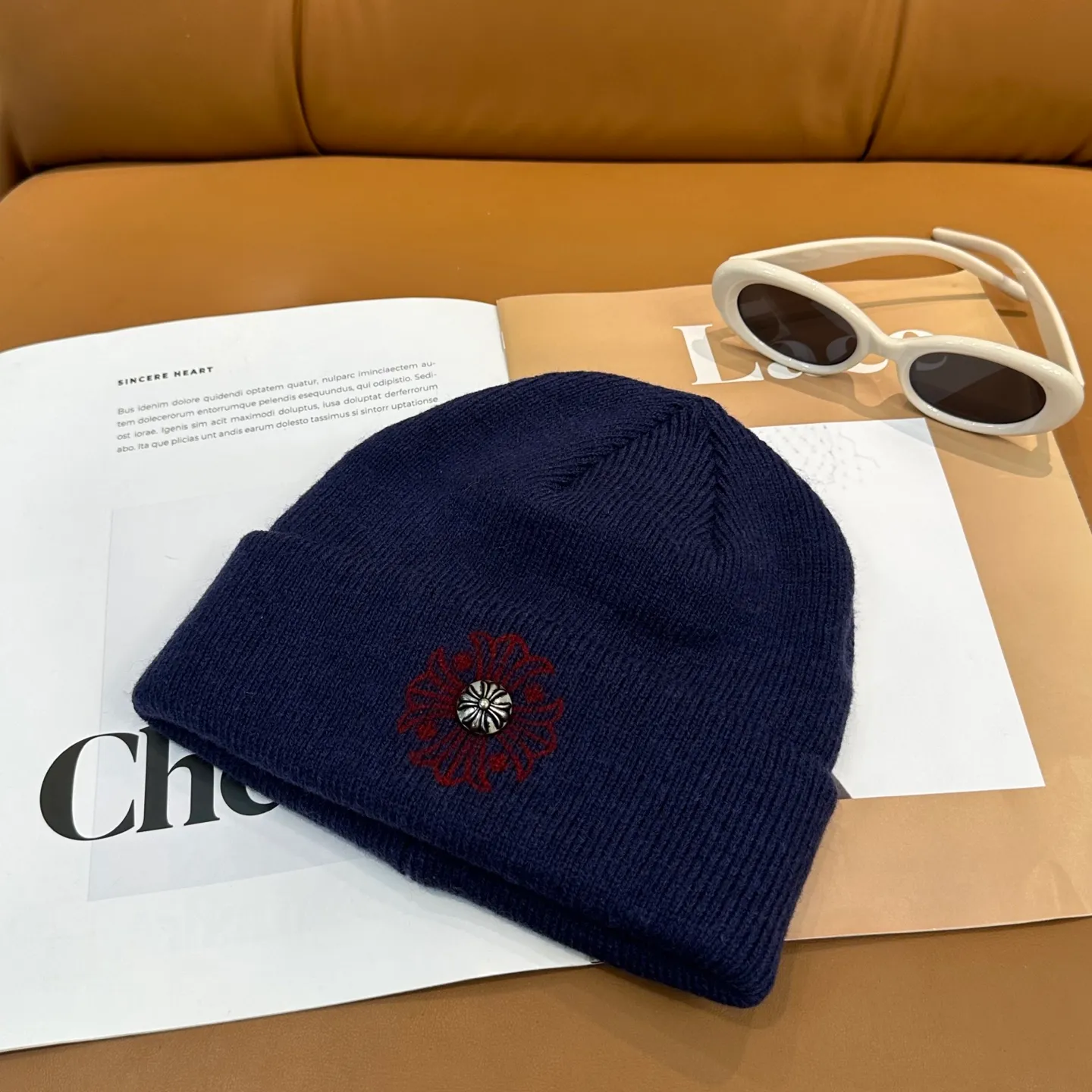 P66 🤍Chrome hearts new autumn and winter embroidered cross knitted hat🧶 One of the must-have hats in autumn and winter~ It really looks good on whoever wears it~, it is also a perfect match in black and white and gray in autumn~
